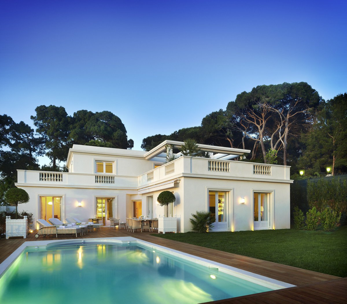HotelCapEdenRoc's tweet image. Our Villa Eleana can be your private paradise bit.ly/1HvuJxu #TimelessLuxury