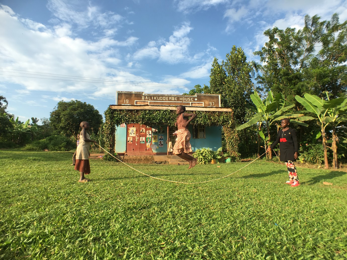 smartish's tweet photo. Our team traveled to #Uganda to learn about @daysforgirlsUG + their empowering menstrual hygiene kits #TravelTuesday https://t.co/5t8FY4DPeg