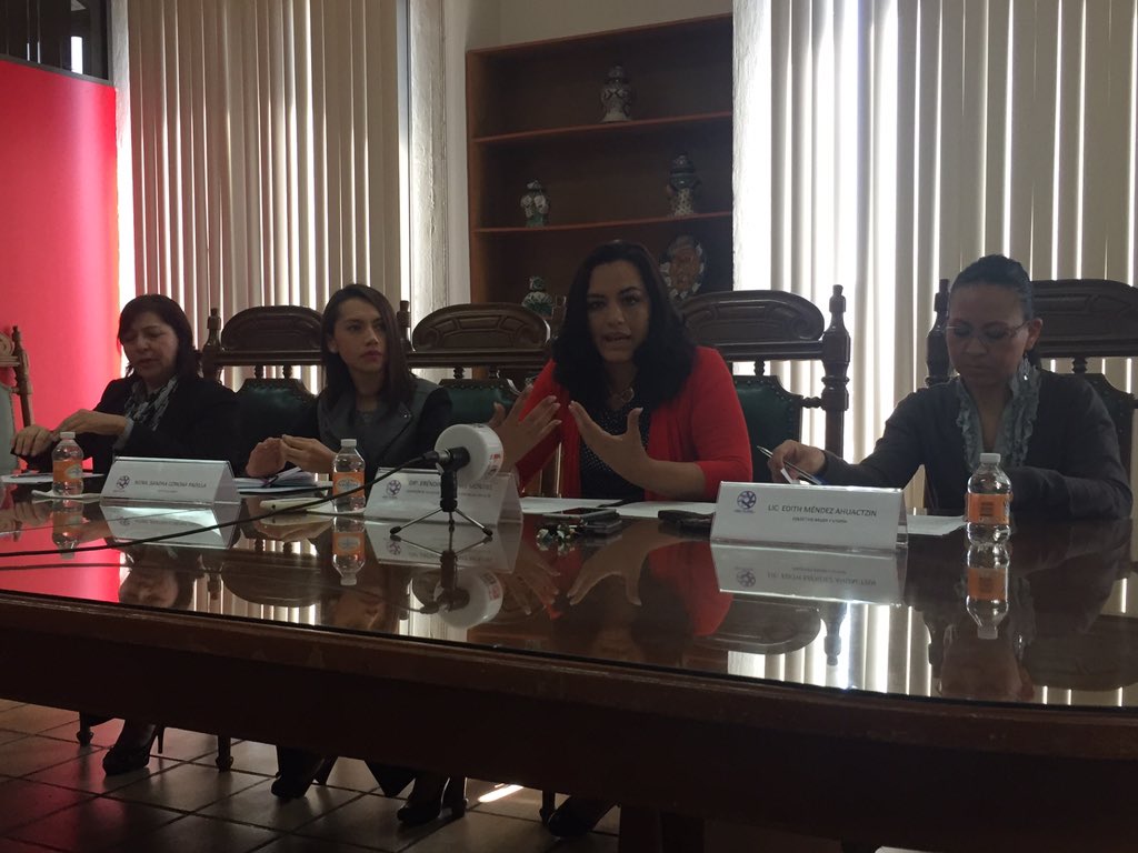 AuroraVilledaMx's tweet photo. #RedPlural de mujeres Diputada @ErendiraJimenez parte de esta red @TlxPRD @PRDMexico https://t.co/I1WVKAoQz7