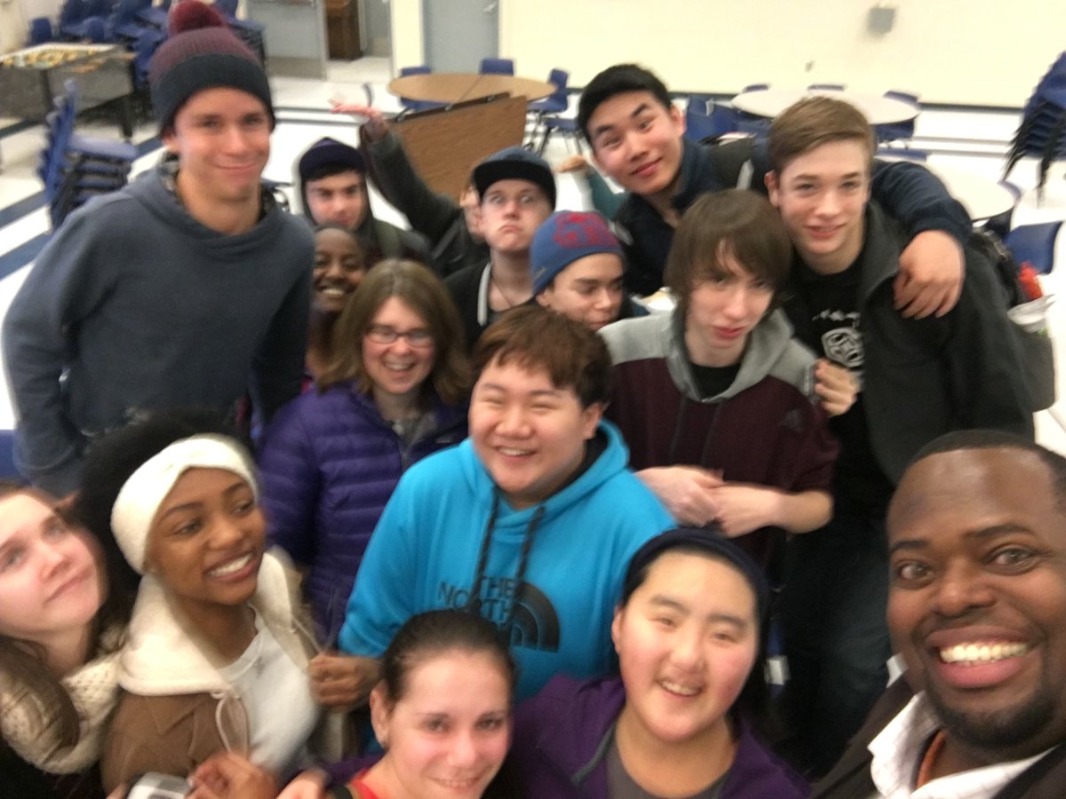 Carlos_Moreno06's tweet photo. Can you find the principal in this pic? Shout out to @bellevuebigpic students and staff.  Thank you for having me! https://t.co/C7pkM2aysI