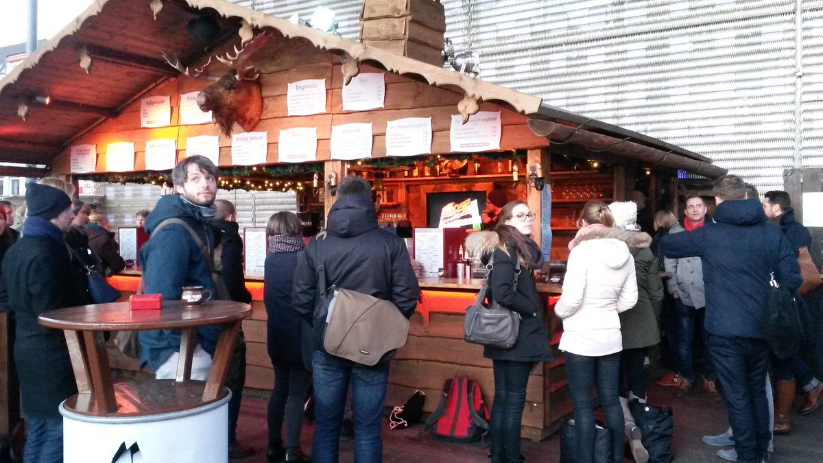 SMWhamburg's tweet photo. Die fresheste Bühne der #smwhh_ooh : #winterdeck - Insights in Out-of-Home Tech by @CaratDE @Vizeum_DE #posterscope https://t.co/fUuearlYHj