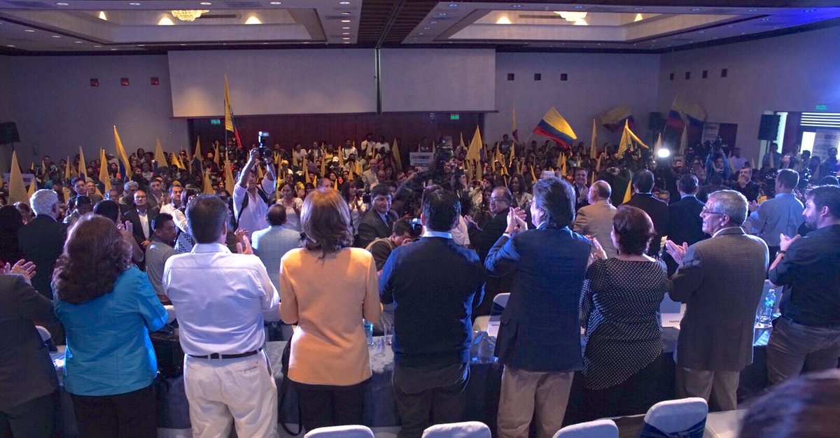 LassoGuillermo's tweet photo. ...y forzado para que los billetes ya no huelan a petróleo sino a sudor y creatividad de cada ecuatoriano. https://t.co/Ug8o2D0e5n