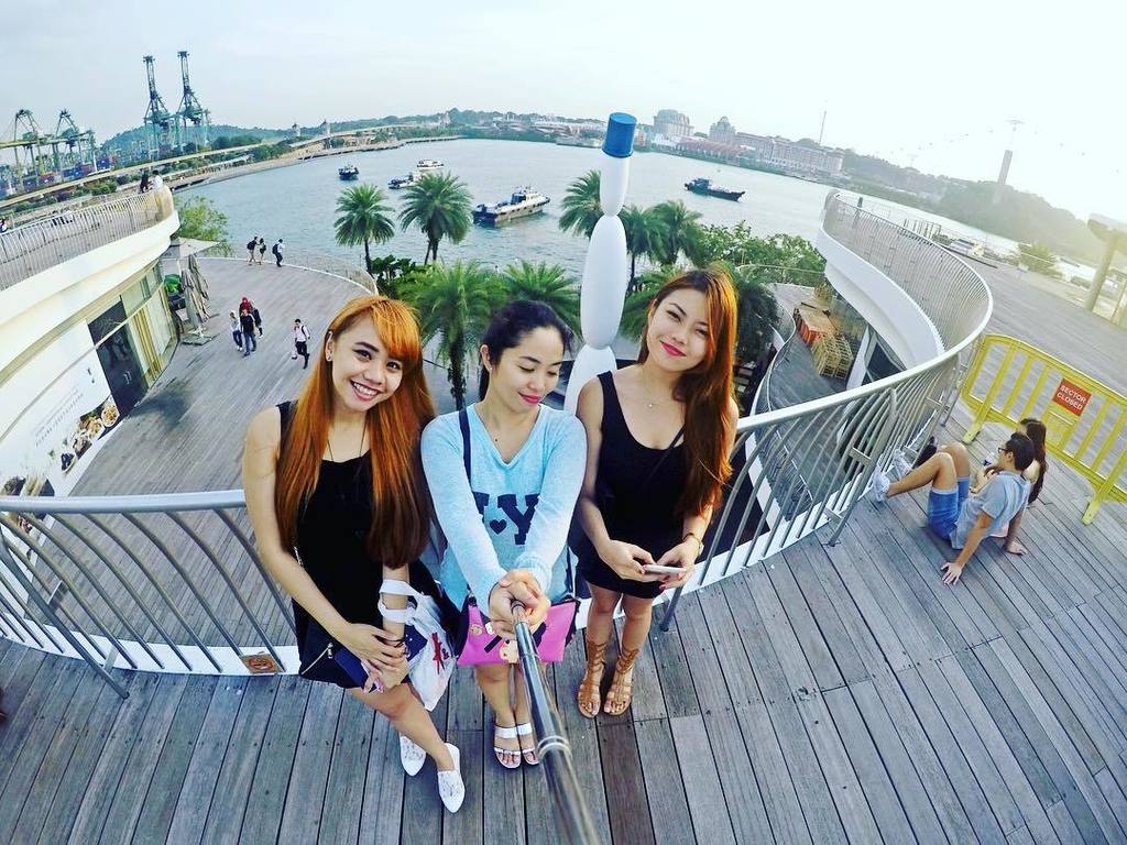 InstaSingapore's tweet photo. #Singapore #VivoCity #Instapic by @clarisslucero - Hello two @lainiyo @icemay27 #Sentosa #CLexplore #WorkPleasure #… https://t.co/eoGEz067CO