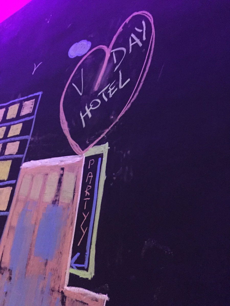 Anum_Anwer's tweet photo. This is how we got carried away on #valentinesday 

#Wallchalking is irresistible at @TeaCoffeeJ #Karachi #DHA #TCJ https://t.co/aH3cxFnLdq