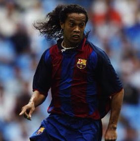 TheHeadtoHead's tweet photo. Who was better in their prime?

RT for Ronaldinho
LIKE for Henry

#ARSFCB #UCL https://t.co/mYjfoUnROM