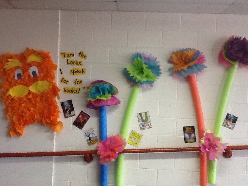 LeanneGithens's tweet photo. We're getting ready to celebrate Read Across America week with Dr.Seuss &amp; the Lorax! #LoveBooks #LES #Fredonia484 https://t.co/MHlbn1OZUL