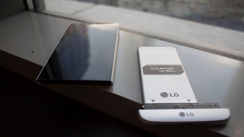 Gizmodo's tweet image. The G5's modular slot could be LG's most important feature in years gizmo.do/iP2dsko