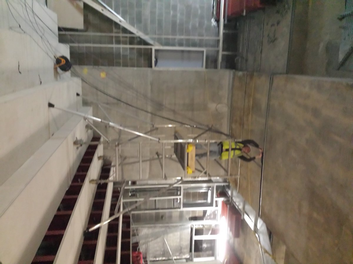 Display_Manager's tweet image. Living the High Life in Kensington #doingthemileage