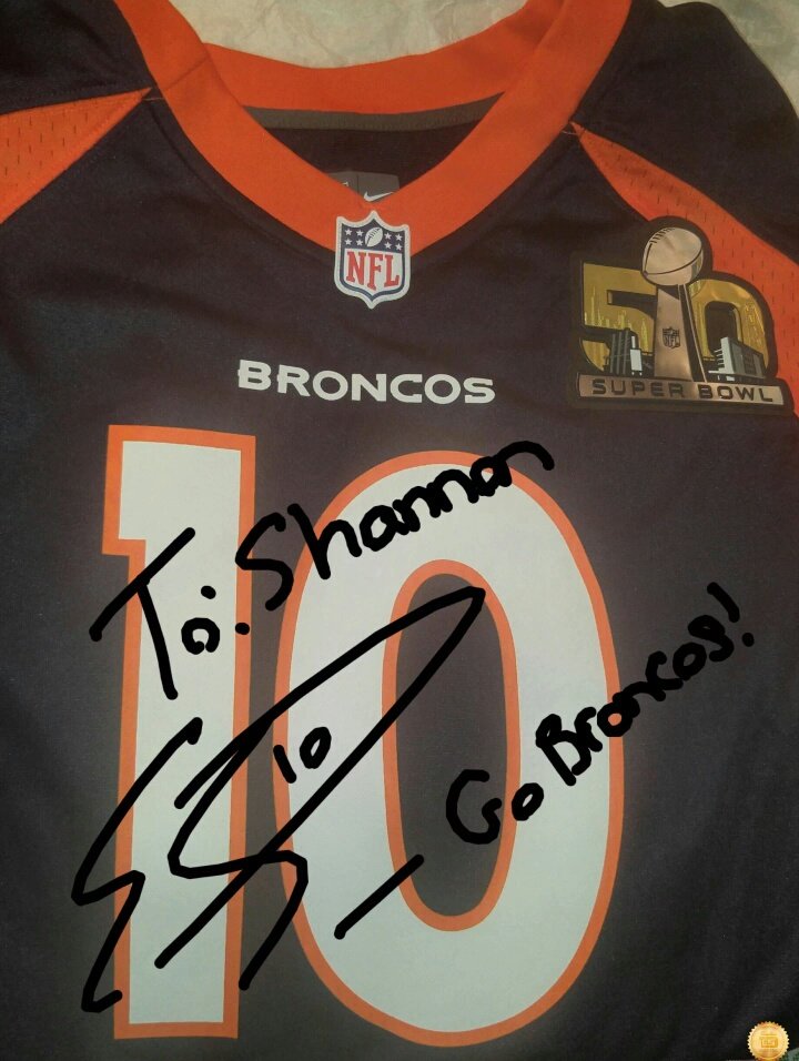 BroncosSpain's tweet photo. Si queréis una foto personalizada como esta con la firma de @ESanders_10 (previo pago) bajaros su app. #ESandersAPP https://t.co/7QKfp6ZR99
