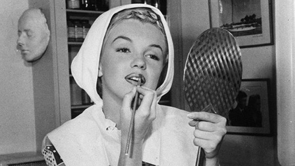 StylistMagazine's tweet photo. Timeless glamour: beauty mantras from old-school Hollywood stars https://t.co/NDI4lVSA3m https://t.co/olD8cOiH8q