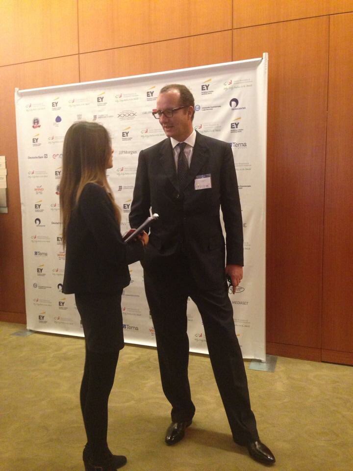 SallyFischerPR's tweet photo. Spotted! #LuigideVecchi @Citi being interviewed by @CNBC at @ItaBusiness #ItalymeetsUSA16 #IRGsummit #nyc https://t.co/x3BYUbTsqm