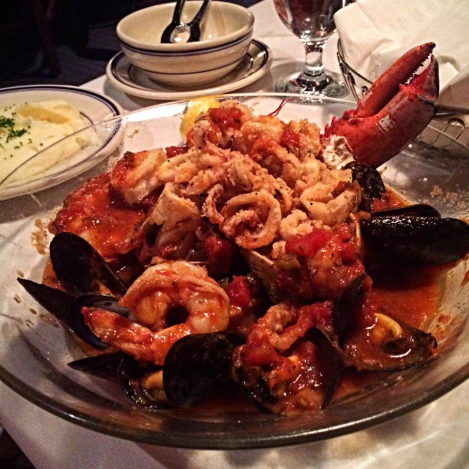 MrCrabBuffet's tweet photo. RT https://t.co/hnW3j6xaKh #Cioppino #lobster #shrimp #scallops #topneck #clams #mussels #tomatobasedstew #fried… https://t.co/yUa45YWxhg