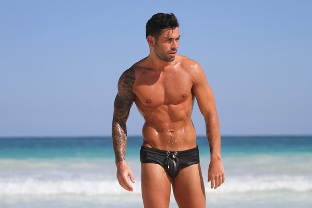 People_Bulges's tweet photo. Les + sexy ! #LesAnges8 
#Sexy #Hot #Abs #Bulges #PeopleBulges #GayPic #Speedos https://t.co/1SGVPnB62K