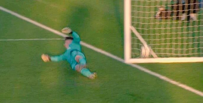 nostrevalencia's tweet photo. 1 equipo
2 imágenes
2 robos
2 conclusiones: el árbitro de línea no sirve para nada. @UEFA https://t.co/RyHqKCqn13