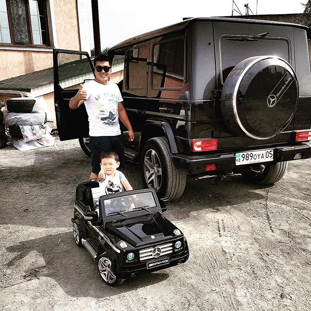 MercedesBenzUSA's tweet photo. Like father, like son. https://t.co/8bsirU4Mci