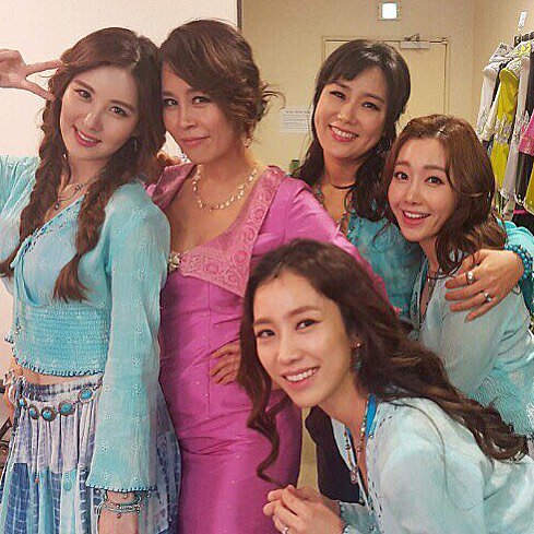 [OTHER][08-12-2015]SeoHyun tham dự vở nhạc kịch mới mang tên "Mamma Mia!" - Page 2 Cb6wqYXUUAE06hj