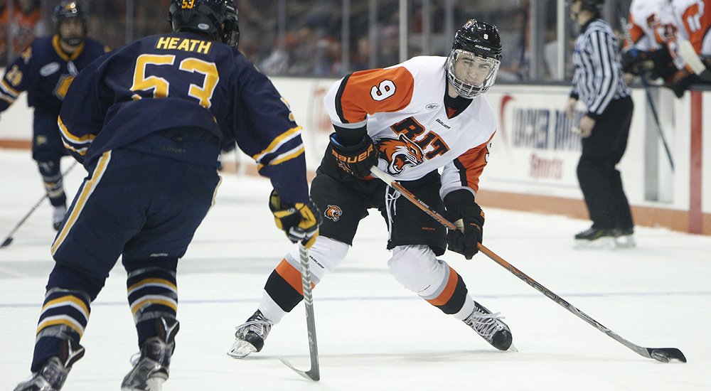 RITMHKY's tweet photo. Congrats to @Kerinssy9, the @Atlantic_Hockey Rookie of Week. #RIT #RITNews #TigerPride https://t.co/wtHQA1h9LV https://t.co/Ainlej5iXD