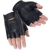 Keembro's tweet photo. On a side note, girls that wear these #gloves turn me on. #sofuckinghot https://t.co/1YbVG0G6nu