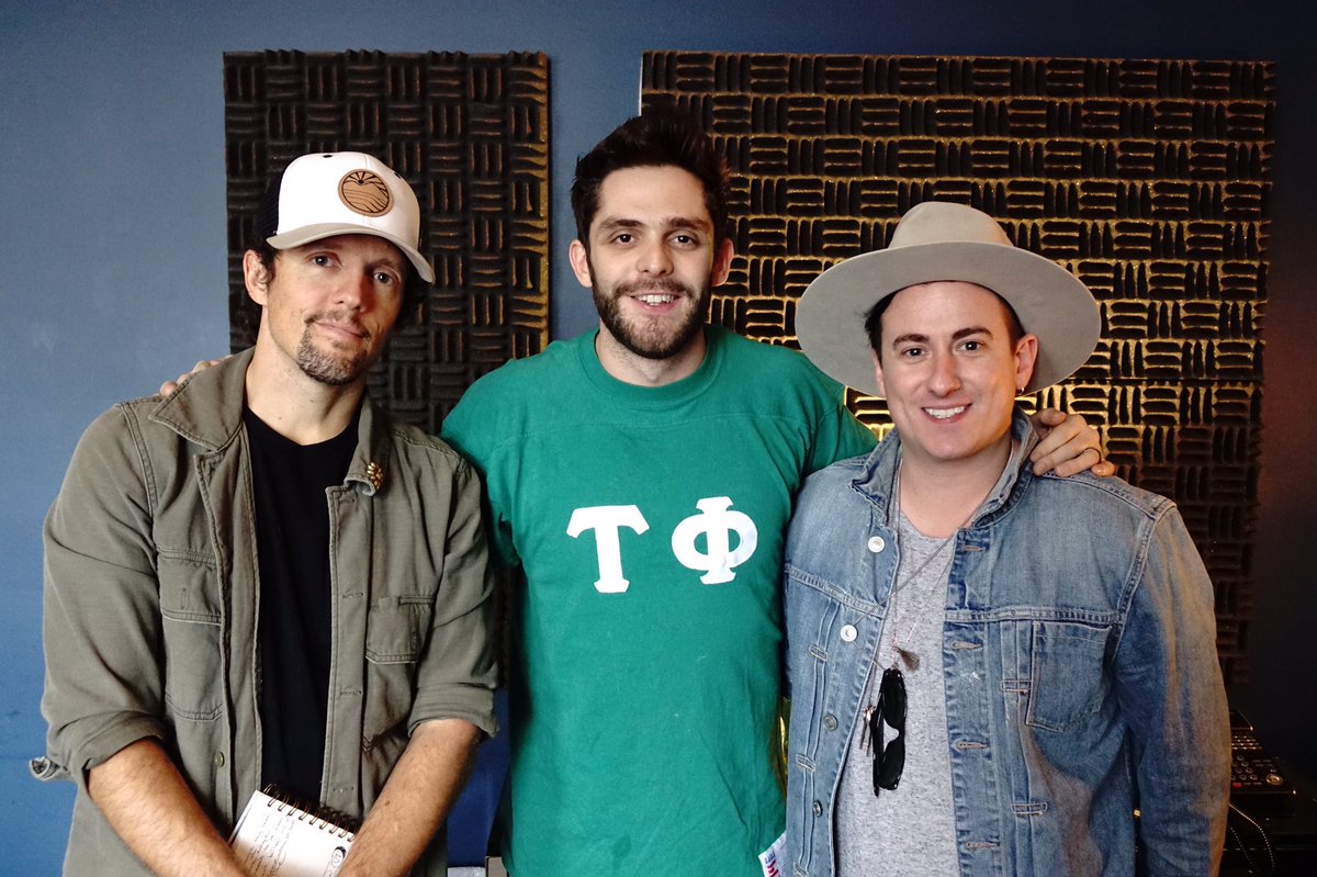 ThomasRhett's tweet photo. So much fun writing with @jason_mraz and @telemitry today https://t.co/FazylsFSY2