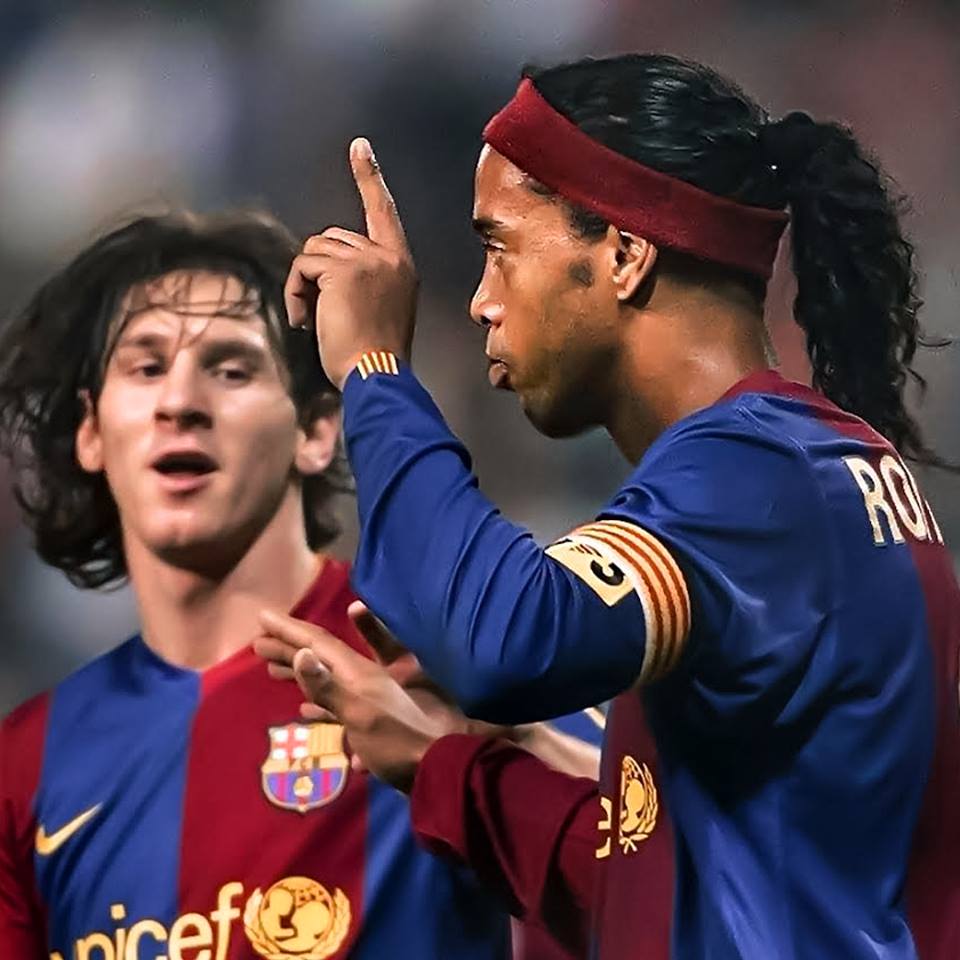 10Ronaldinho's tweet photo. ⚽ ⚽ @TeamMessi https://t.co/fakvE3zuXJ