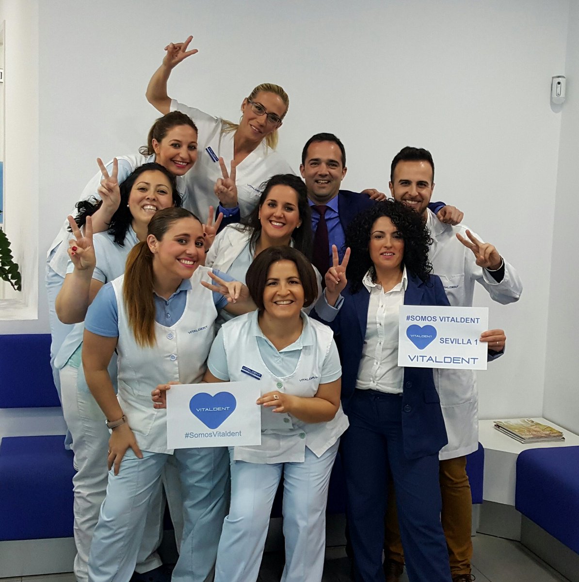EQuecuty's tweet photo. @albanv86 @Anitaassle @sergiofv_tec @ajalgarin porque en SEVILLA 1 empezó todoooo  #somosvitaldent https://t.co/3OKbmJDnw0