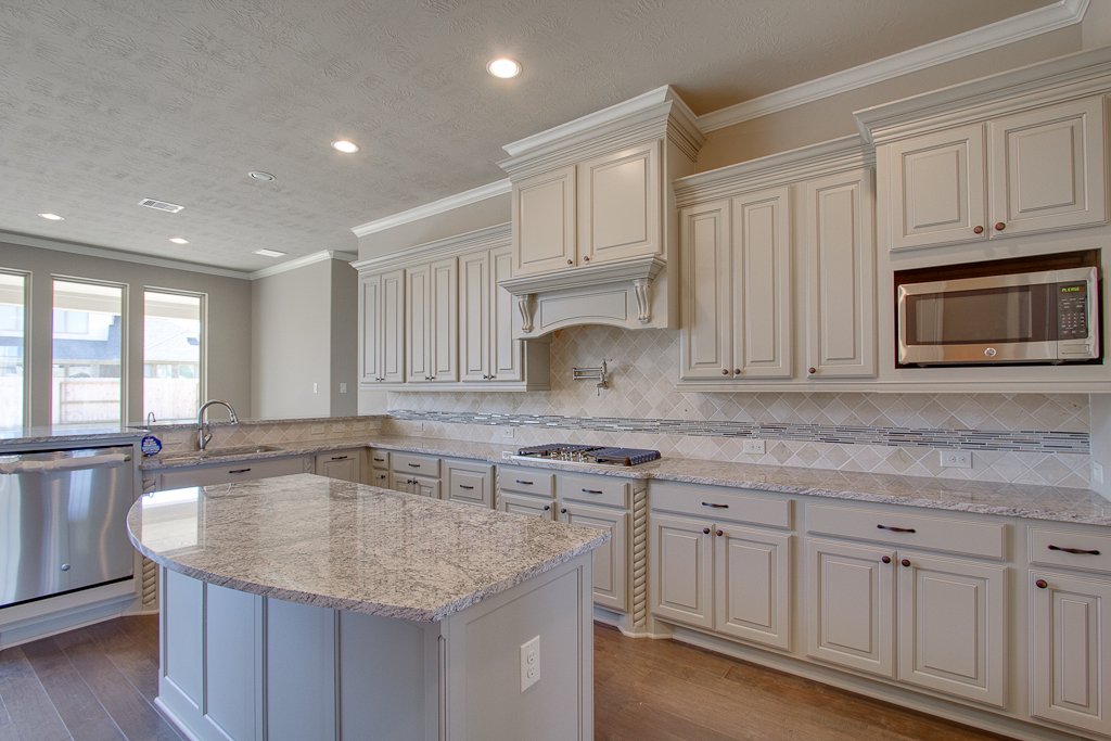 We love the #kitchen in this home in Richmond's Lakes of Bella Terra! See more photos here: bit.ly/1LF0Mbe