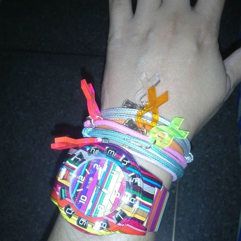 DesignRambles's tweet photo. Life is full of color with my watchphone @burgvenezuela by neurobc2o https://t.co/1zQavYif5W
