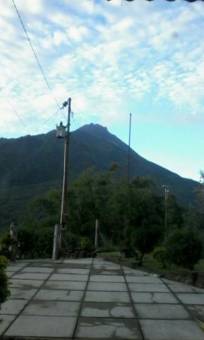 6.36 via pgm selo #merapi cerah,suhu 17.9°C,kelembaban 78%rh,pressure 835.9 hpa,angin tenang
