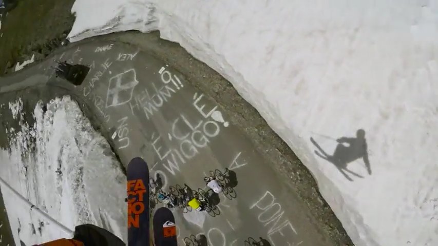 VitalMTB's tweet photo. Oh SNAP! @CandideThovex is at it again... https://t.co/E0NSOhKrG2 https://t.co/CvOzlIYBGV