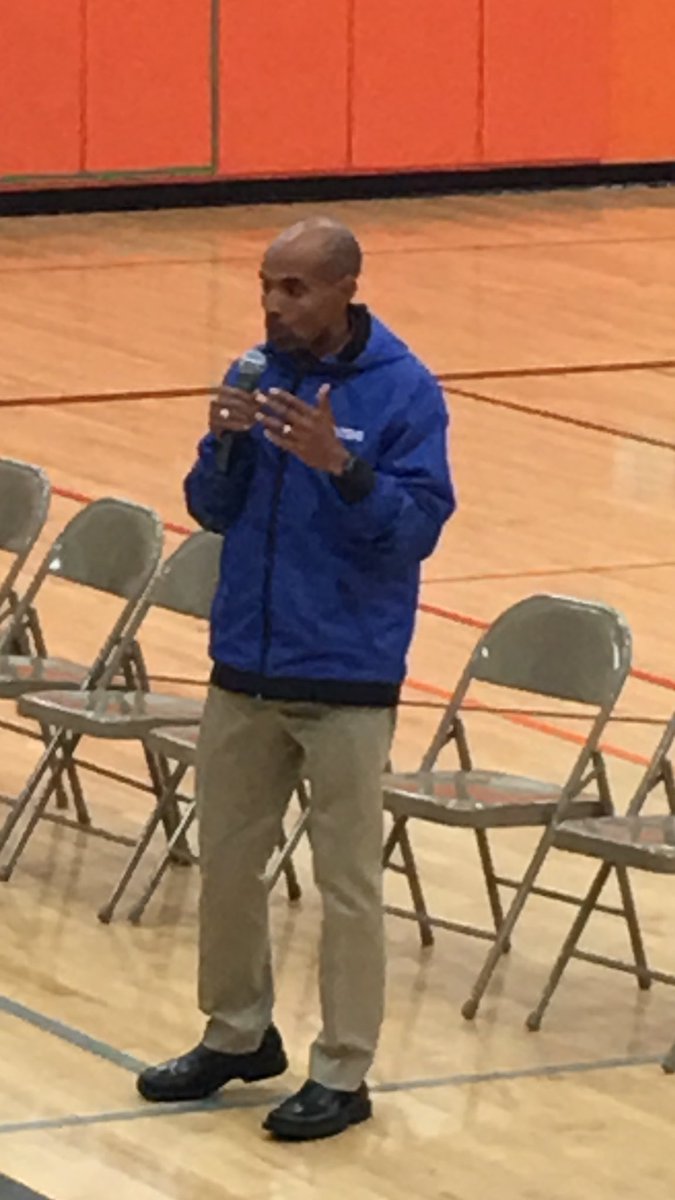 May4thTeacher's tweet photo. Thanks Owen for winning the "Run Like a Champion" poster contest. Meb Keflezighi visits Hemlock Creek Elementary. https://t.co/8F7Hcx7Gmy