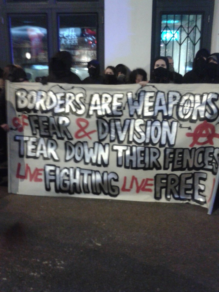 Say it loud, say it clear, #refugees are welcome here! Solidrite avec les sans papiers! #CreativeFrance <a href="/AntiRaids/">Anti Raids Network</a>