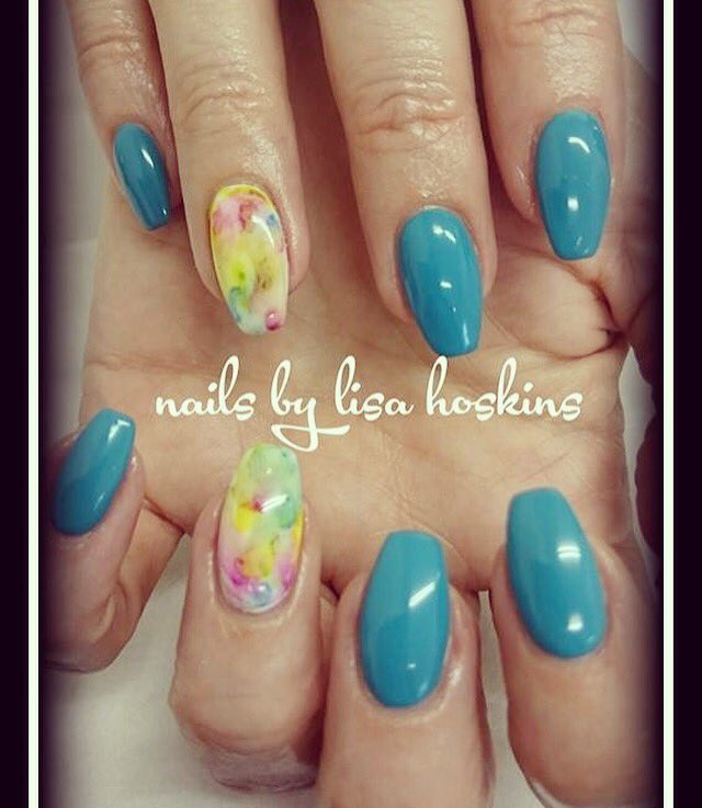 vintagebeaut's tweet photo. Beautiful nails by Lisa 💙💙💙 #sharpienails #sharpienailart #bluenails #crystalnails #crystalnailsnailart https://t.co/NSLLQcMxgi