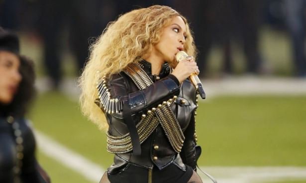 washingtonpost's tweet photo. Farrakhan: Beyoncé doesn’t need police protection. Nation of Islam has her back. https://t.co/EnBDKxDw4K https://t.co/XoEo6O0Mt1