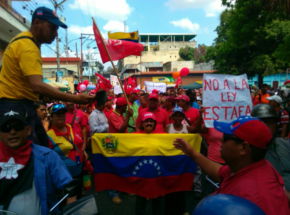 CarlosRTuy's tweet photo. Tereseñ@s rechazan ley de amnistía y la privatización de la GMVV #UnidadRevolucionaria @JauaMiranda @luisjmarcano https://t.co/9T3FmcTIzc