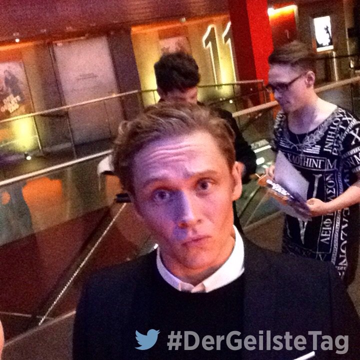 DerGeilsteTag's tweet photo. Live von der #DerGeilsteTag Premiere in München mit Matthias Schweighöfer https://t.co/qlom1xlG7X