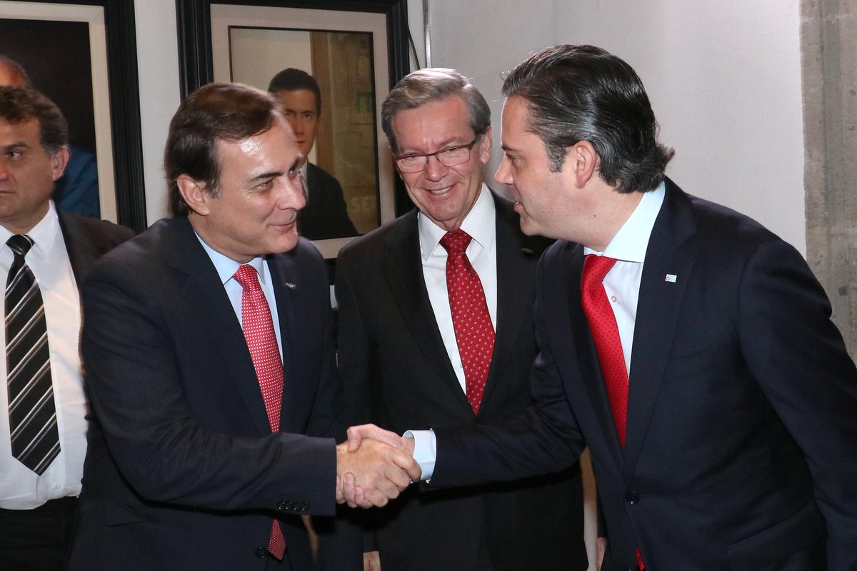 aurelionuno's tweet photo. Junto con la iniciativa privada lograremos que además de mejorar escuelas, #EscuelasAlCIEN active economías locales. https://t.co/Y9RWbIfjX9