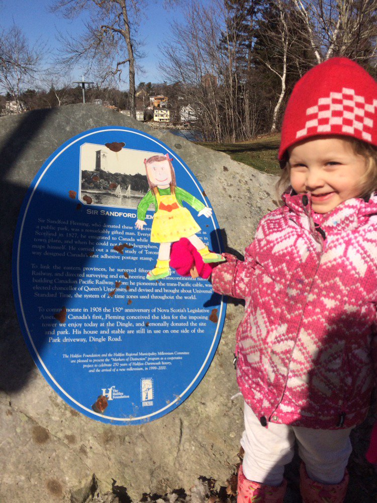 DebbieMcLean50's tweet photo. @amlindemann909, busy day for flat alaina today, she met a new friend Raine and went to the dingle https://t.co/nyKjXblQT2