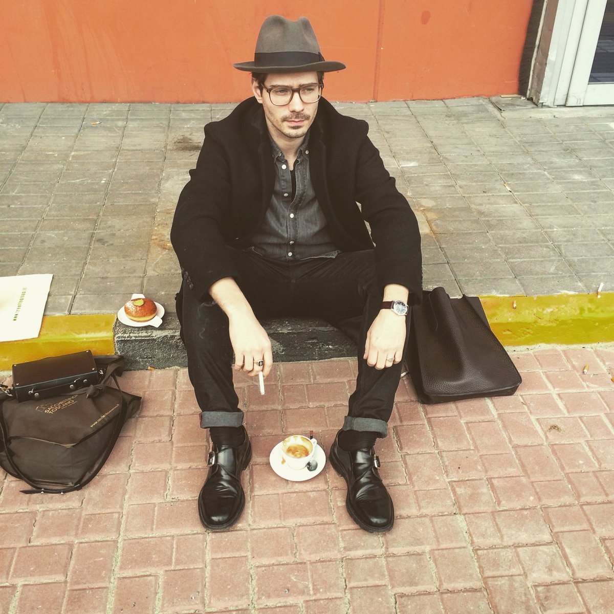 JeppeDencker's tweet photo. Cigarette break at @lineapelle earlier today. So much to see, so little time! https://t.co/Nuql8dsdPR