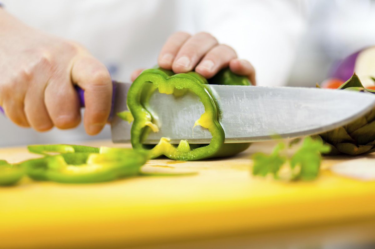 LaFlorSpices's tweet photo. #TuesdayTips Plastic and wood cutting boards will help keep your knives sharper, longer. https://t.co/LKZPGLsh4j