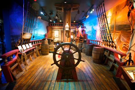 All hands on deck! Come put in your fair share at <a href="/ThePirateMuseum/">The Pirate Museum</a>! - ow.ly/YEJC5
