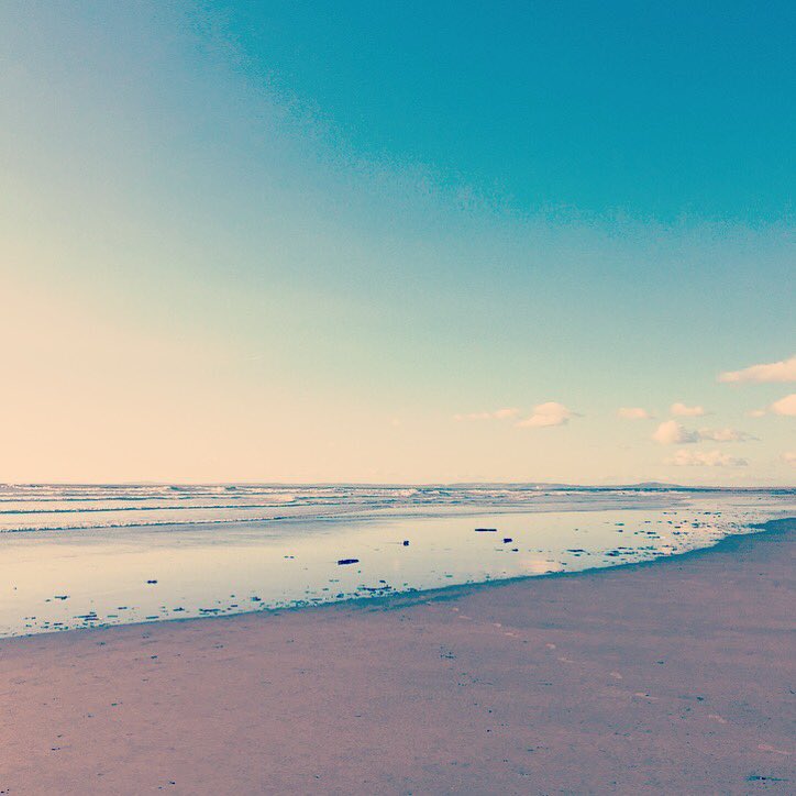 shelley_lock's tweet photo. Beautiful afternoon at the beach 🌤 #restbay #beach #porthcawl https://t.co/iW4pp4qdJ8