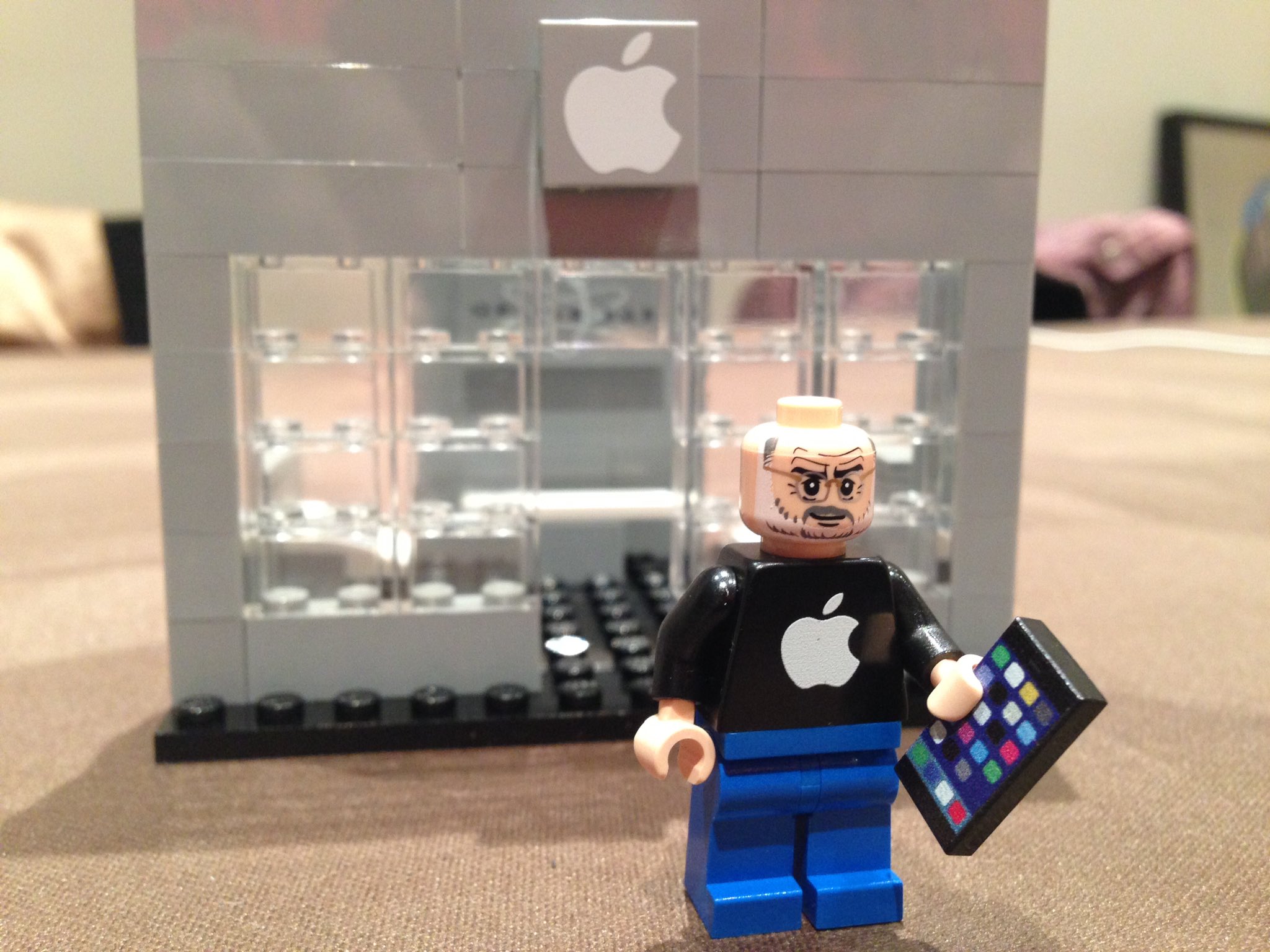 Minifigures Display on Twitter: "Fantastic! @BrickBoxClub Apple Steve Jobs minifigure https://t.co/eILwBHcZms" / Twitter
