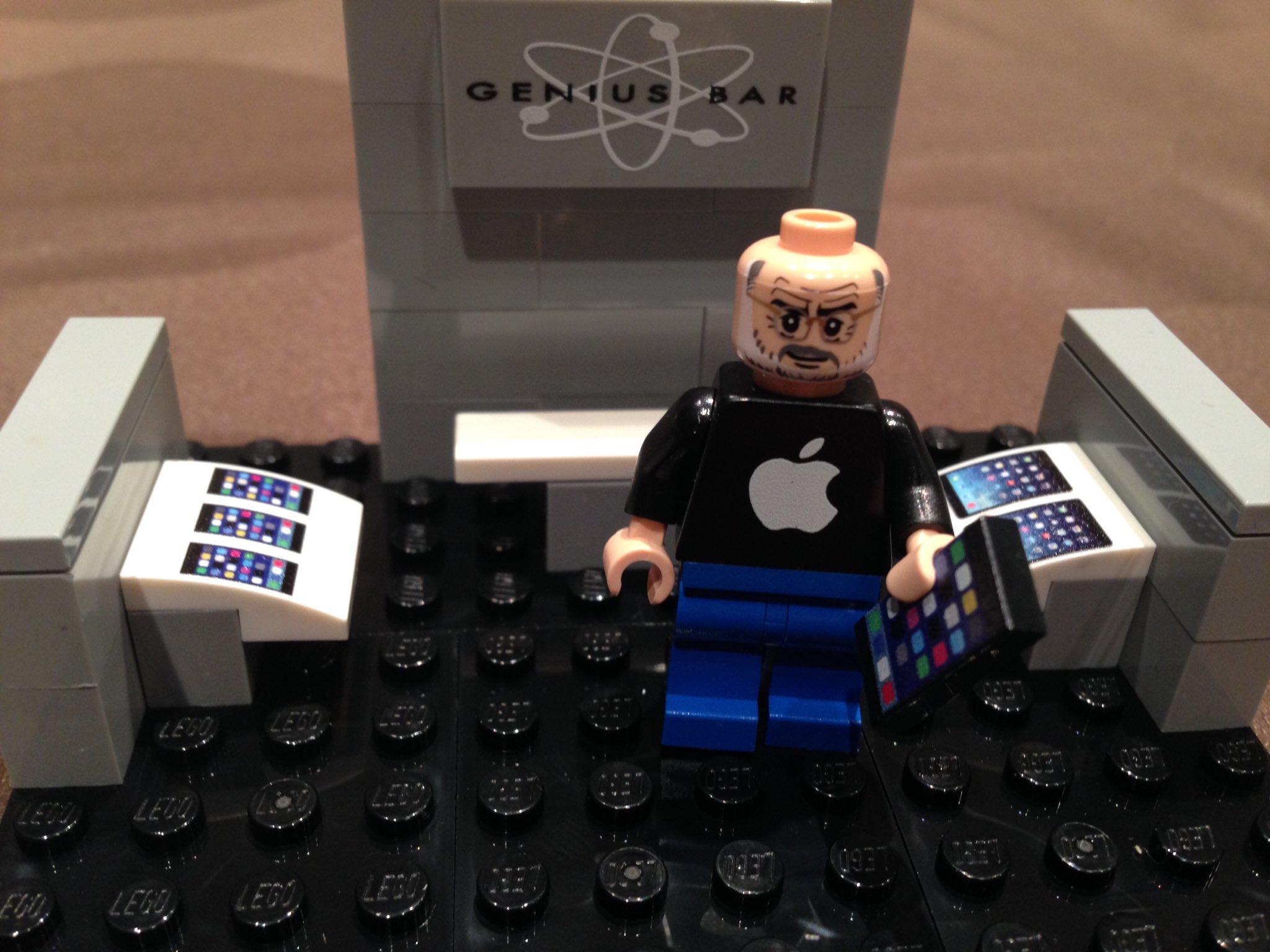 Minifigures Display on Twitter: "Fantastic! @BrickBoxClub Apple Steve Jobs minifigure https://t.co/eILwBHcZms" / Twitter
