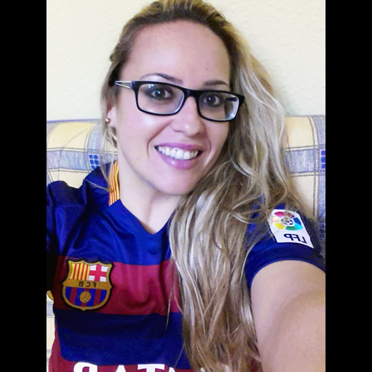 tanitadb's tweet photo. A ver si con la camisa puesta la cosa mejora, porque los nervios van en aumento. #FCBarcelona #messi #D10S https://t.co/QN76eVYoEE