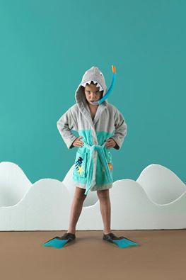 textilalia's tweet photo. ¿Qué te parece este #albornoz Sharky para niño y niña?Nosotras no pudimos evitar tenerlo en https://t.co/QkzHwXOEVN https://t.co/SAErf0x2z5