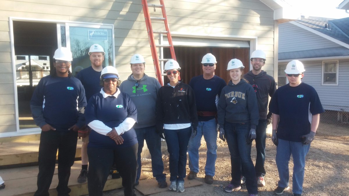 HeartlandHFH's tweet photo. Thank you Procter &amp; Gamble, for coming out to help us on our Neighbor Build!  #hh4h #volunteers #kck #buildtogether https://t.co/kr8kOxPPW5