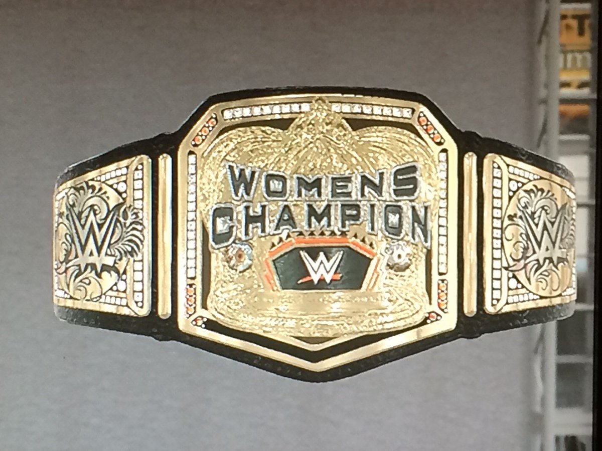 FreakOfNature_x's tweet photo. My design for the women's championship in #WWE2K16 I have an alternate one which has a white strap. Which is better? https://t.co/7ZuSoppP5N