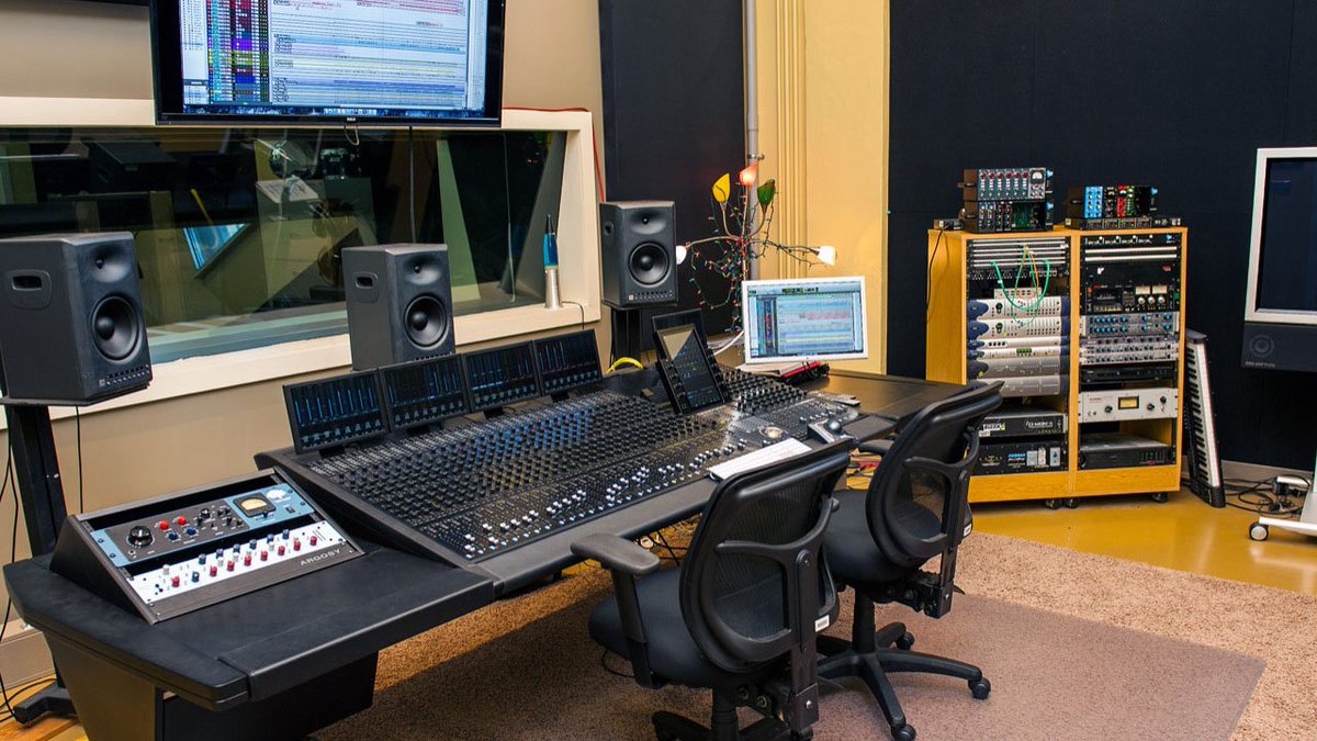 AvidProTools's tweet photo. Delta Music Institute updated their D-Command to a 40-channel #ProTools | S6 console. https://t.co/ibvSx61kXp #Avid https://t.co/WZWPbIBrZo