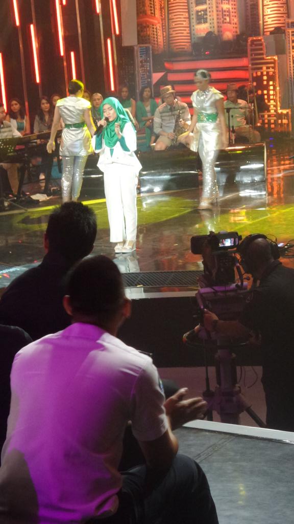 <a href="/FatinSL/">Fatin Shidqia Lubis</a> Perform Chandelier Dan Away Mantappp. #FatinLiveTrioLestariTTV