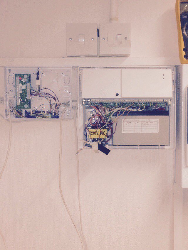 digital4more's tweet image. What do u do if ur about to run Pi Club and there r workman in the way? – Get them to show… marymagspiclub.wordpress.com/2016/02/23/wha…